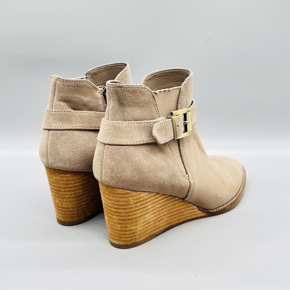 Blondo Boots Womens 9 Beige Suede Waterproof Ankle Wedge Buckle Strap Zip Shoes - Picture 7 of 11